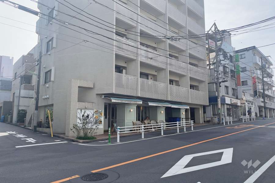 敷地西側の前面道路