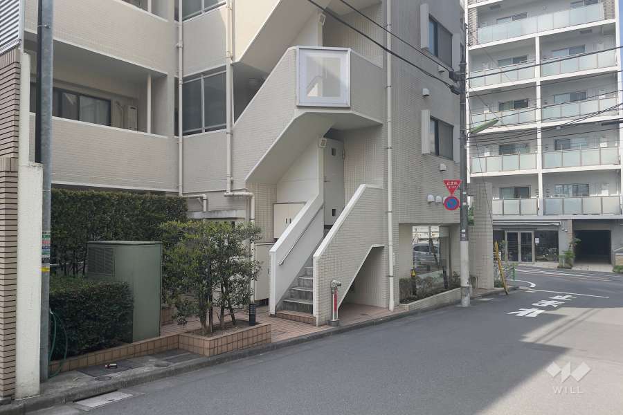 敷地北側の前面道路