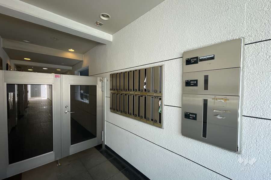 共用ポストと宅配ボックス