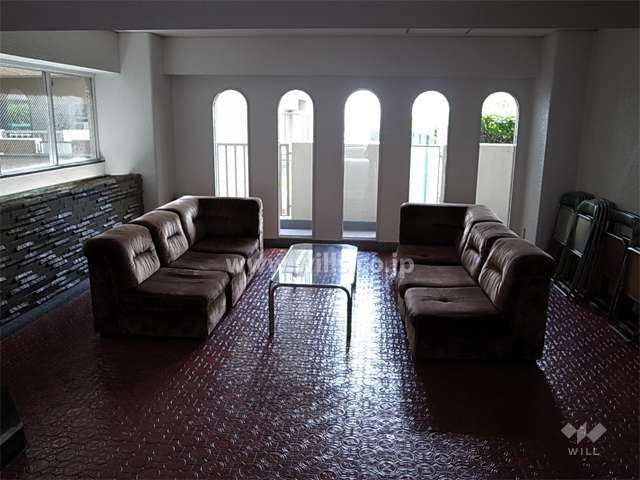 エントランスホールにある談話スペース