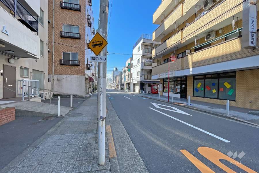 敷地北側の前面道路