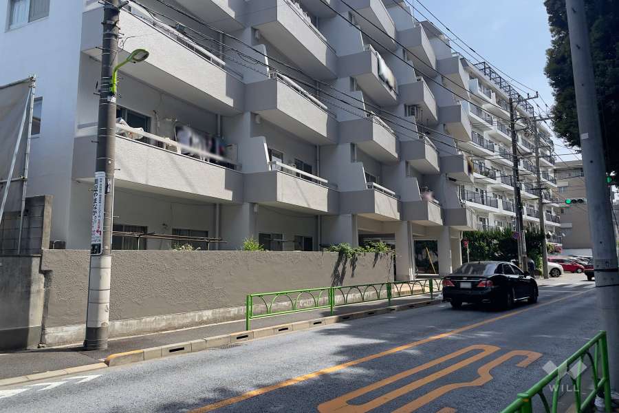 敷地南側の前面道路