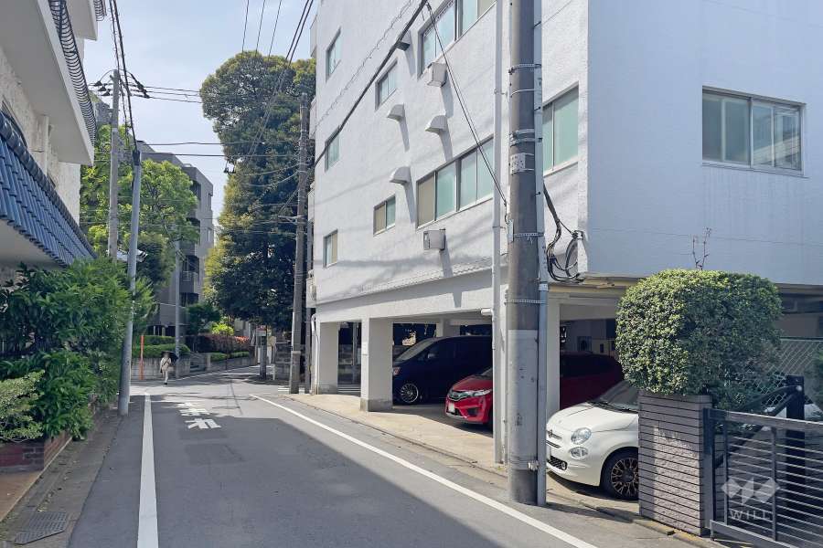 敷地東側の前面道路