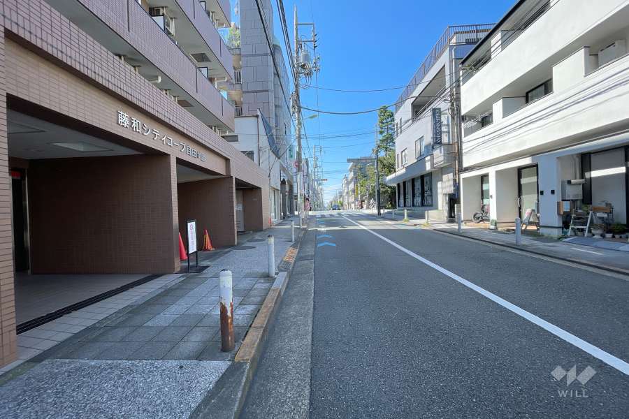 敷地北側の前面道路（東側から）