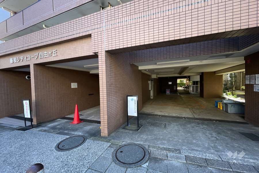 駐車場の出入り口