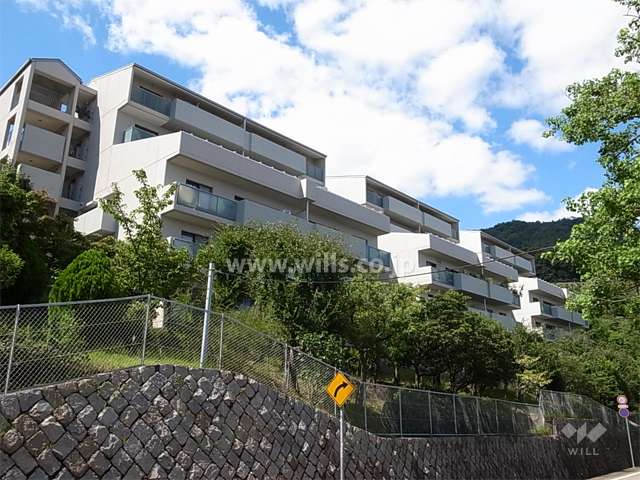 日商岩井芦屋ガーデンヒルズ1号棟の外観（南東側から）