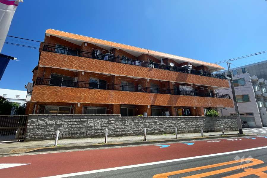 ニューウェルハイツ第2奥沢の外観（南西側から）