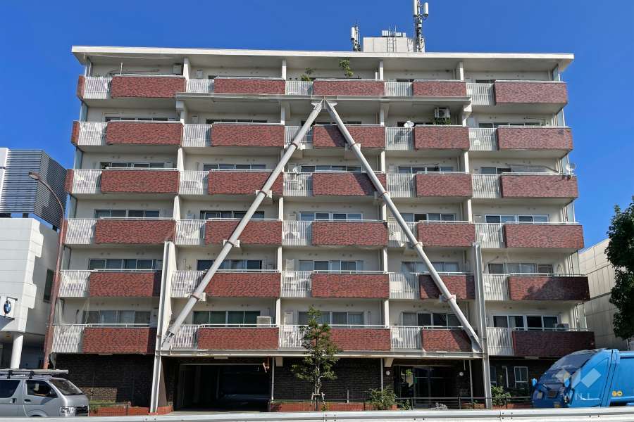 日商岩井田園調布マンションの外観（南側から）