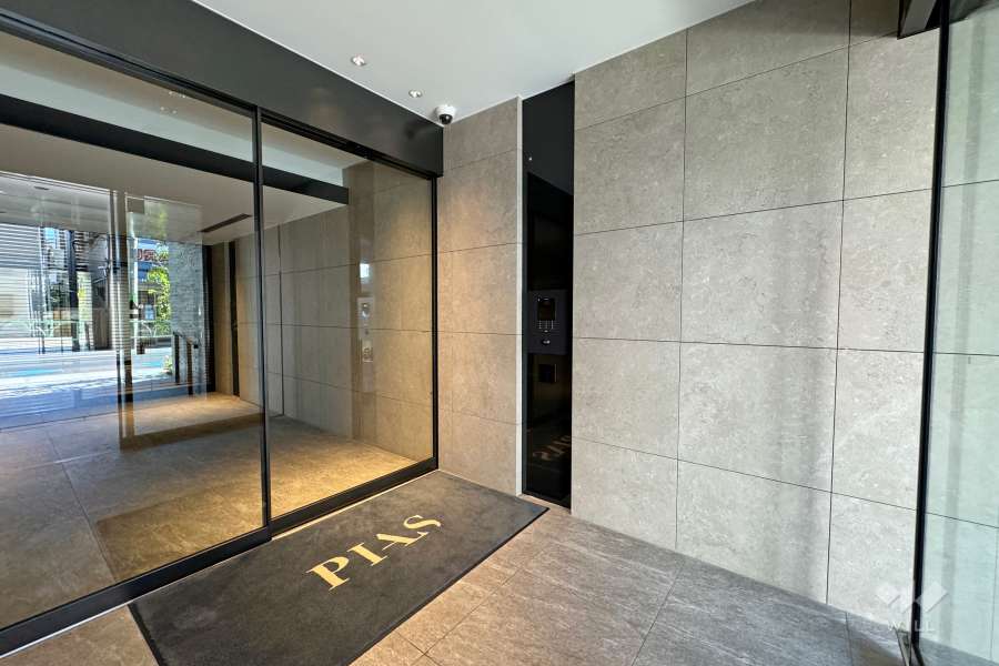 エントランスはオートロック付きです。