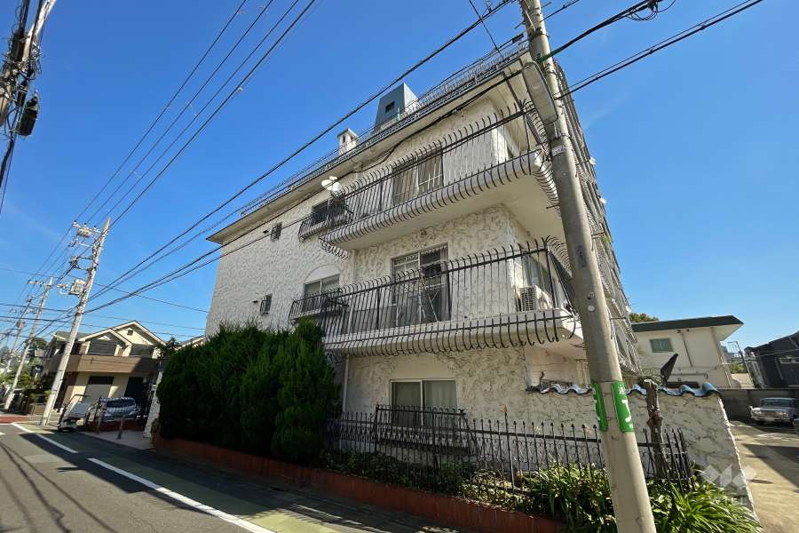 秀和第二奥沢レジデンスの外観（南西側から）