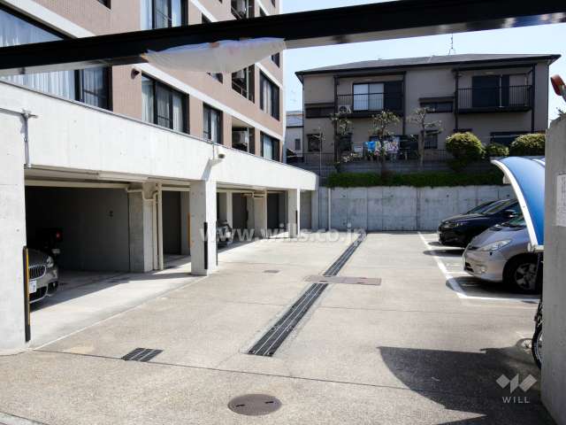 敷地内駐車場（屋内平面式と屋外平面式）