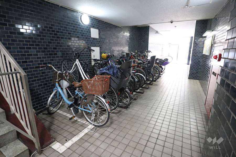 屋内に設けられた駐輪場