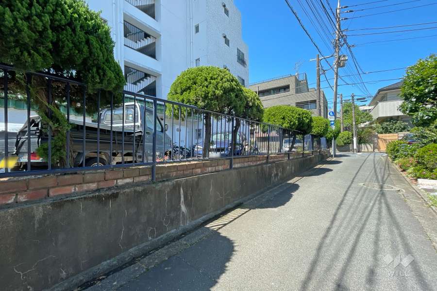 敷地南側の前面道路