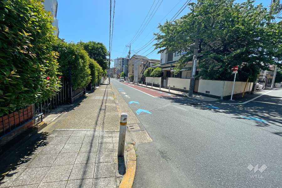 敷地南側の全面道路