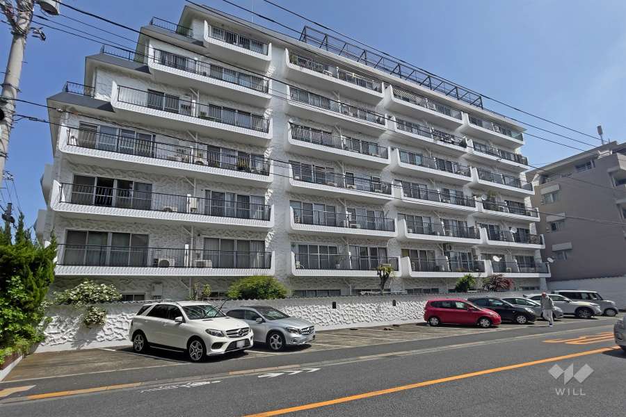 秀和奥沢レジデンスの外観（南西側から）