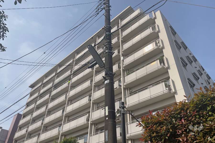 日商岩井自由が丘マンションの外観（南東側から）