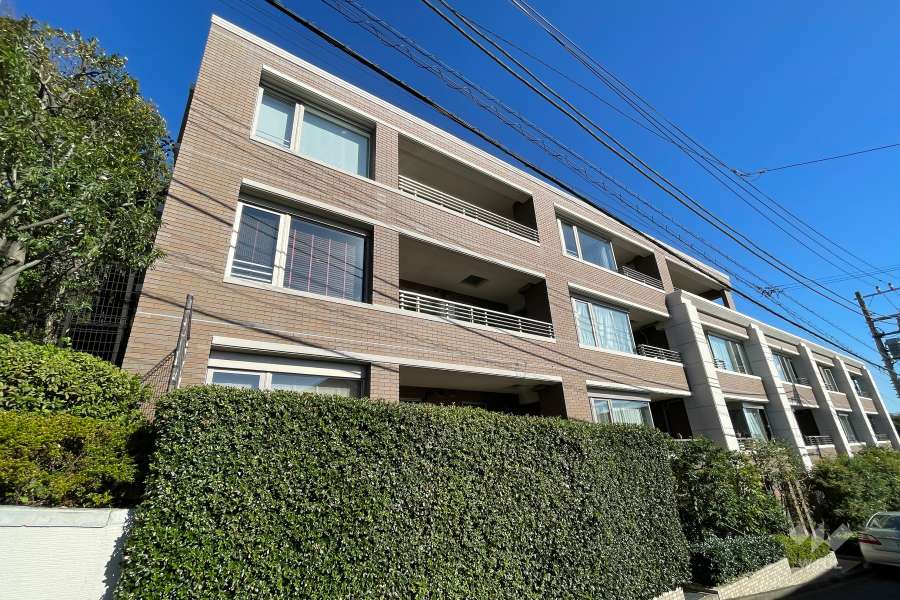 グランスイート岡本の外観（北西側から）