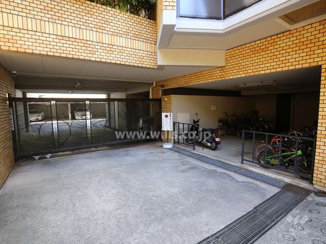 敷地内駐車場と駐輪場