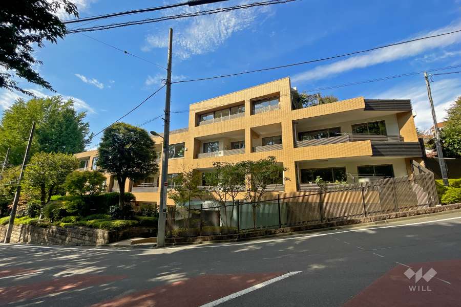 グランディオーゼ岡本の外観（南東側から）