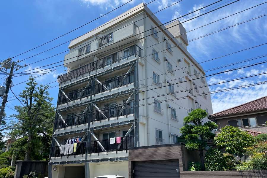 下馬コンドの外観（南東側から）