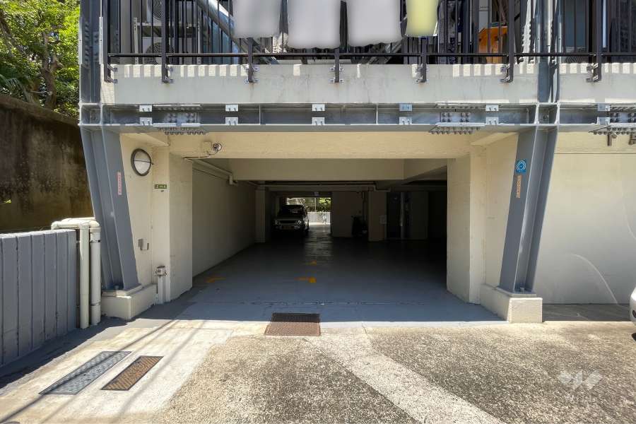 駐車場の出入り口
