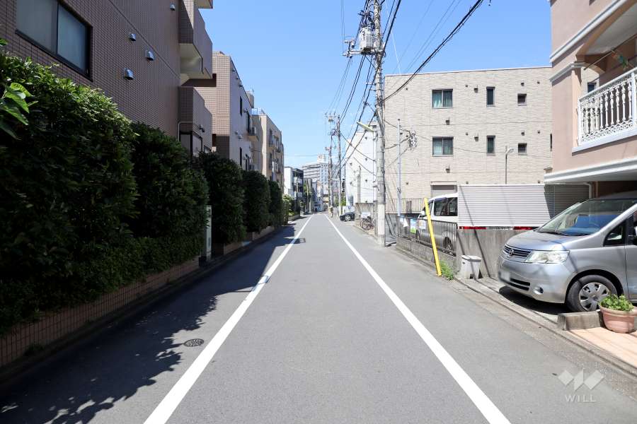 敷地北側の前面道路