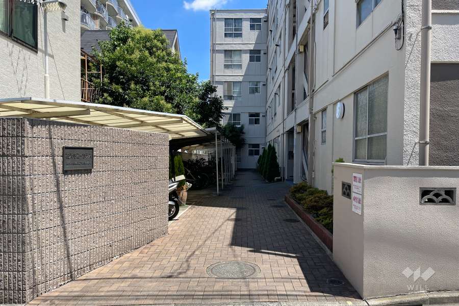 敷地入り口