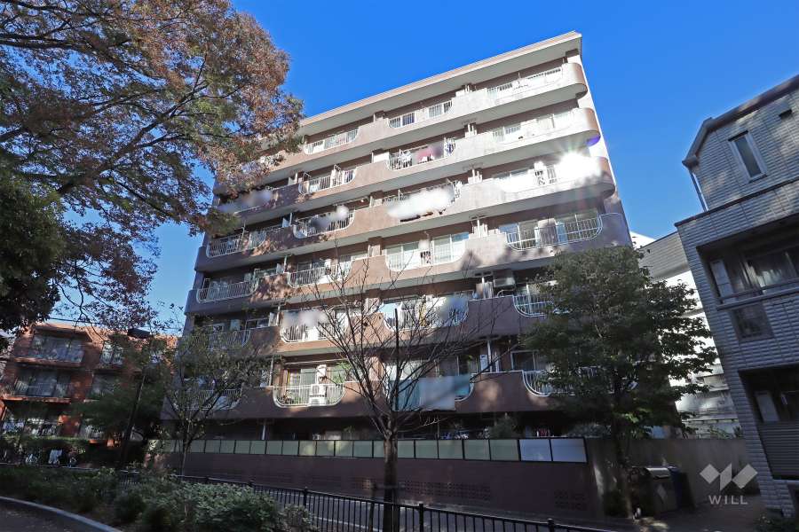 マンション祐天寺の外観(南側から)