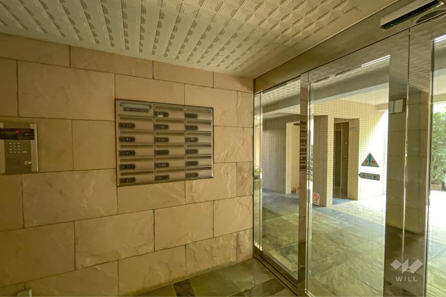 エントランスはオートロック付きです。