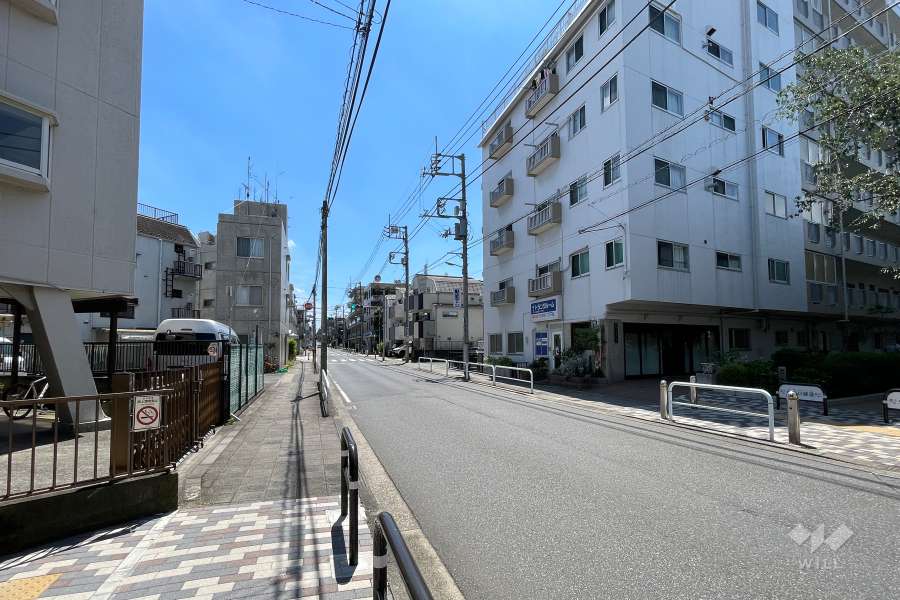 敷地南東側の前面道路