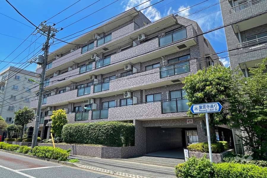 クレッセント三軒茶屋2の外観（南東側から）