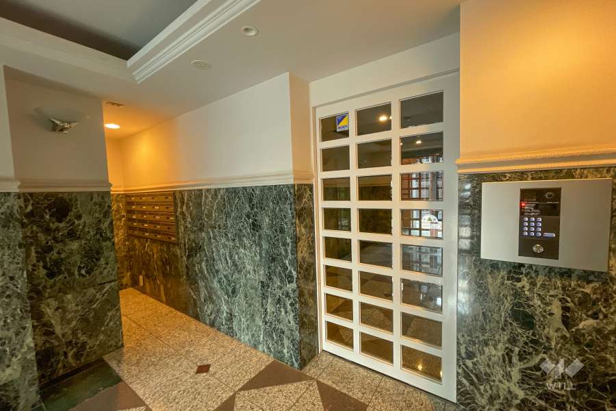 エントランスはオートロック付きです。