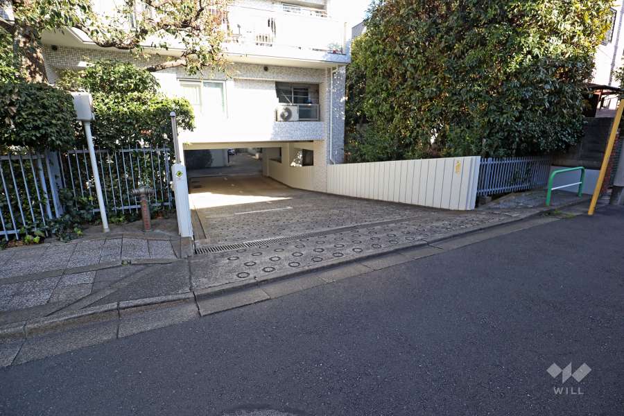 駐車場の出入り口