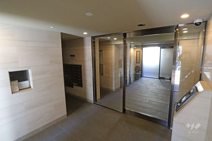 エントランスはオートロック付きです。