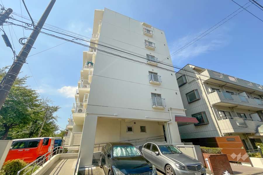 下馬スカイマンションの外観（東側から）-