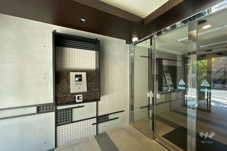 エントランスはオートロック付きです。