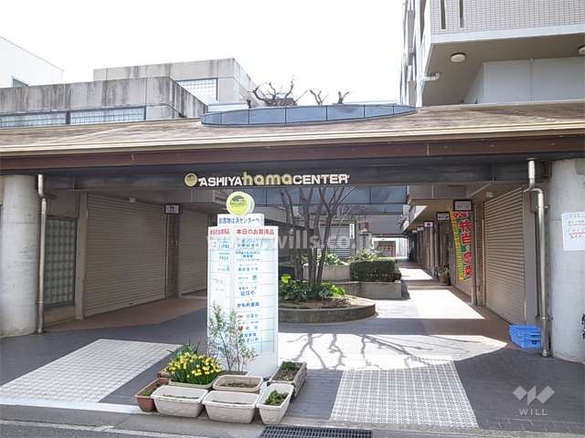 1階はショッピングセンター（店舗）になっています。