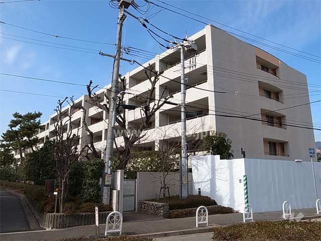 ファミール芦屋東（東棟）の外観（南東側から）