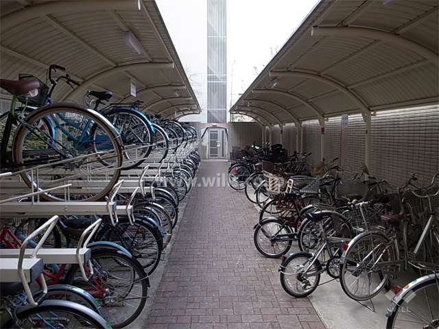 エントランス横にある駐輪場