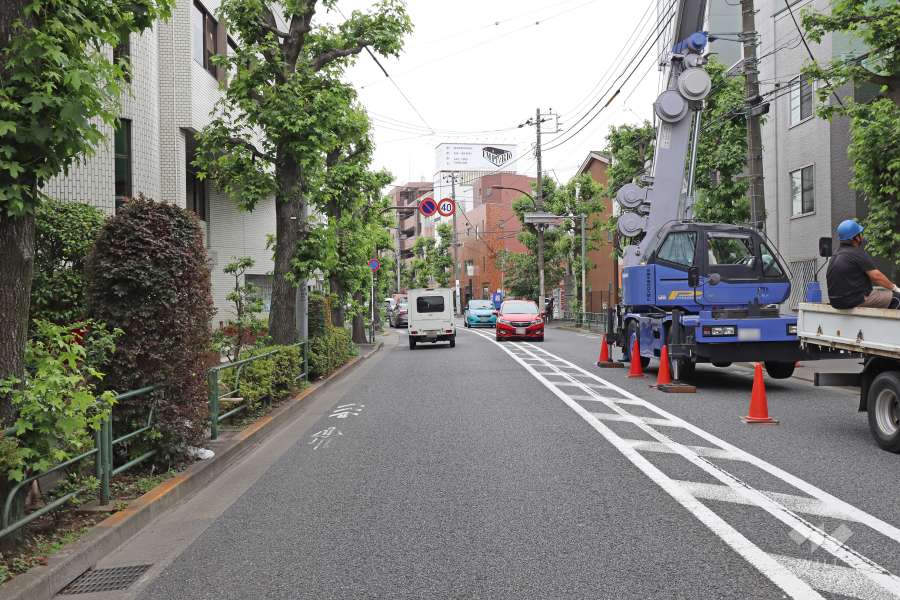 敷地南東側の前面道路