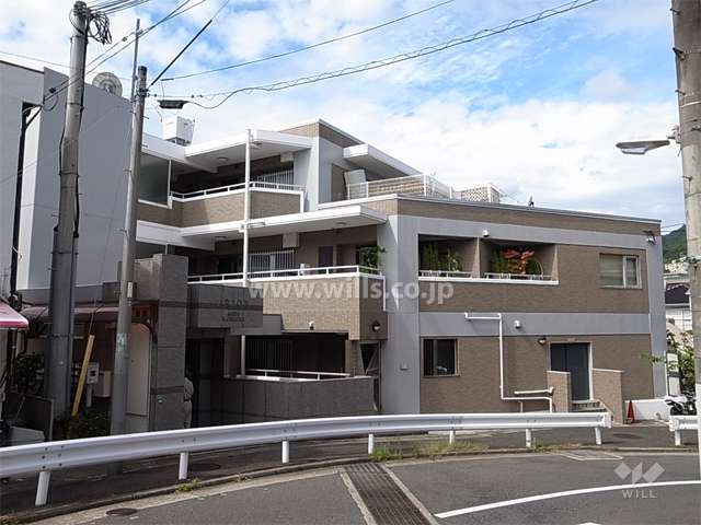 プリオーレ芦屋朝日ケ丘の外観（北東側から）