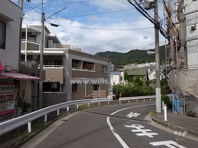 敷地北側の前面道路