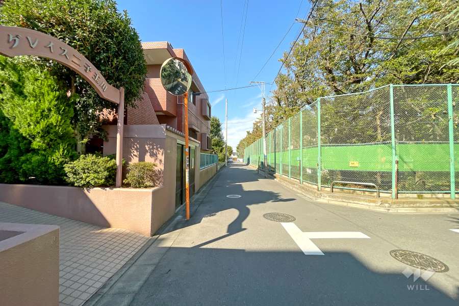 敷地北側の前面道路