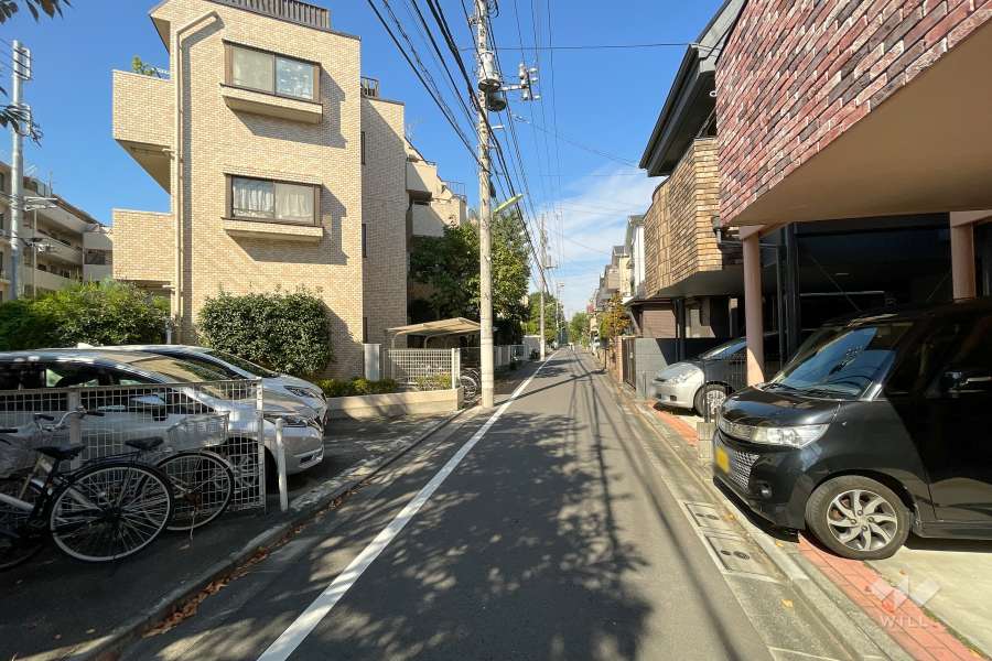 敷地北東側の前面道路