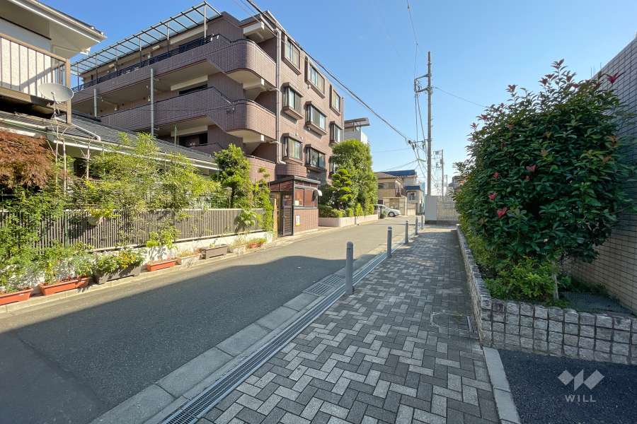 敷地北側の前面道路