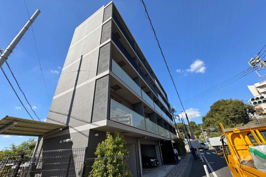 スカイコート成城学園前の外観（南東側から）