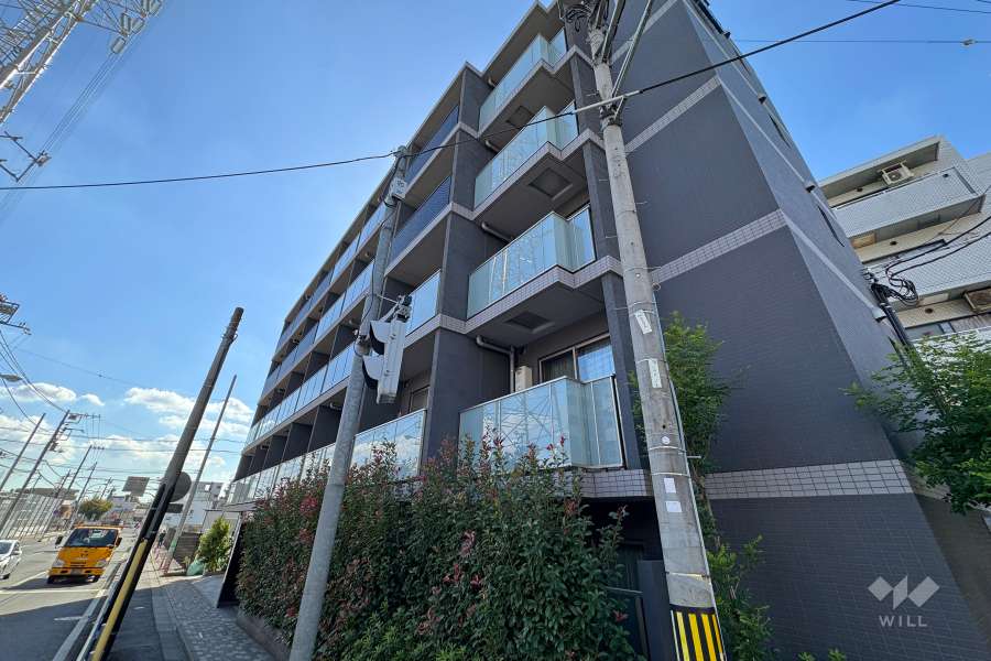 スカイコート成城学園前の外観（北東側から）