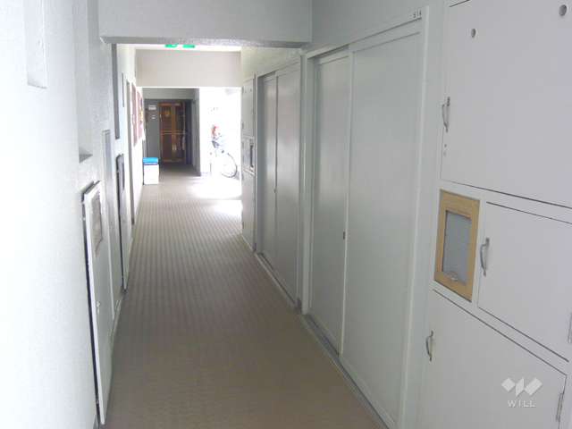 共用廊下（トランクルームがあります）