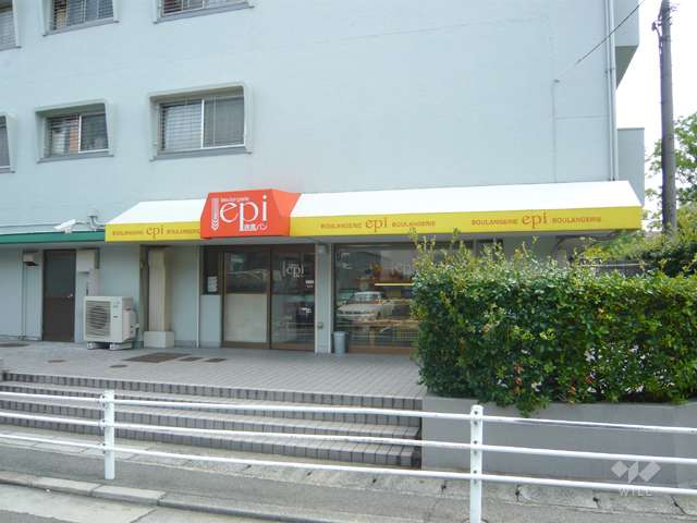 1階には店舗が入っています。
