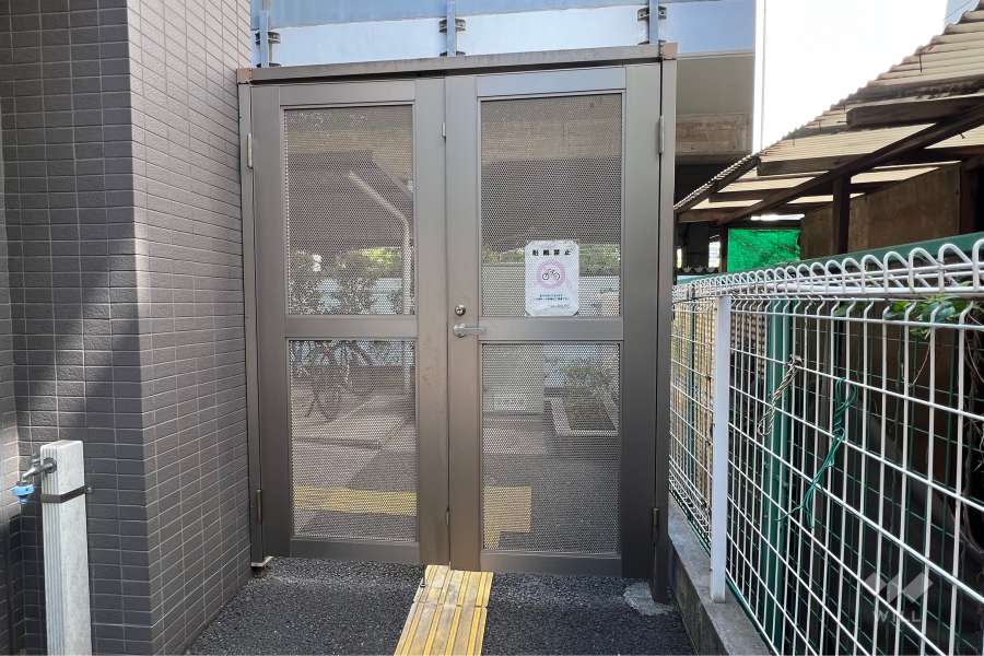 駐輪場・バイク置場の出入り口